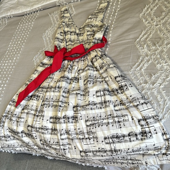 Music notes dress from ModCloth - Picture 10 of 10